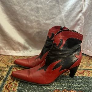 Beautiful Red/Black SARTORE ANKLE BOOTS Made In Italy, 100% leather, Size 40 1/2